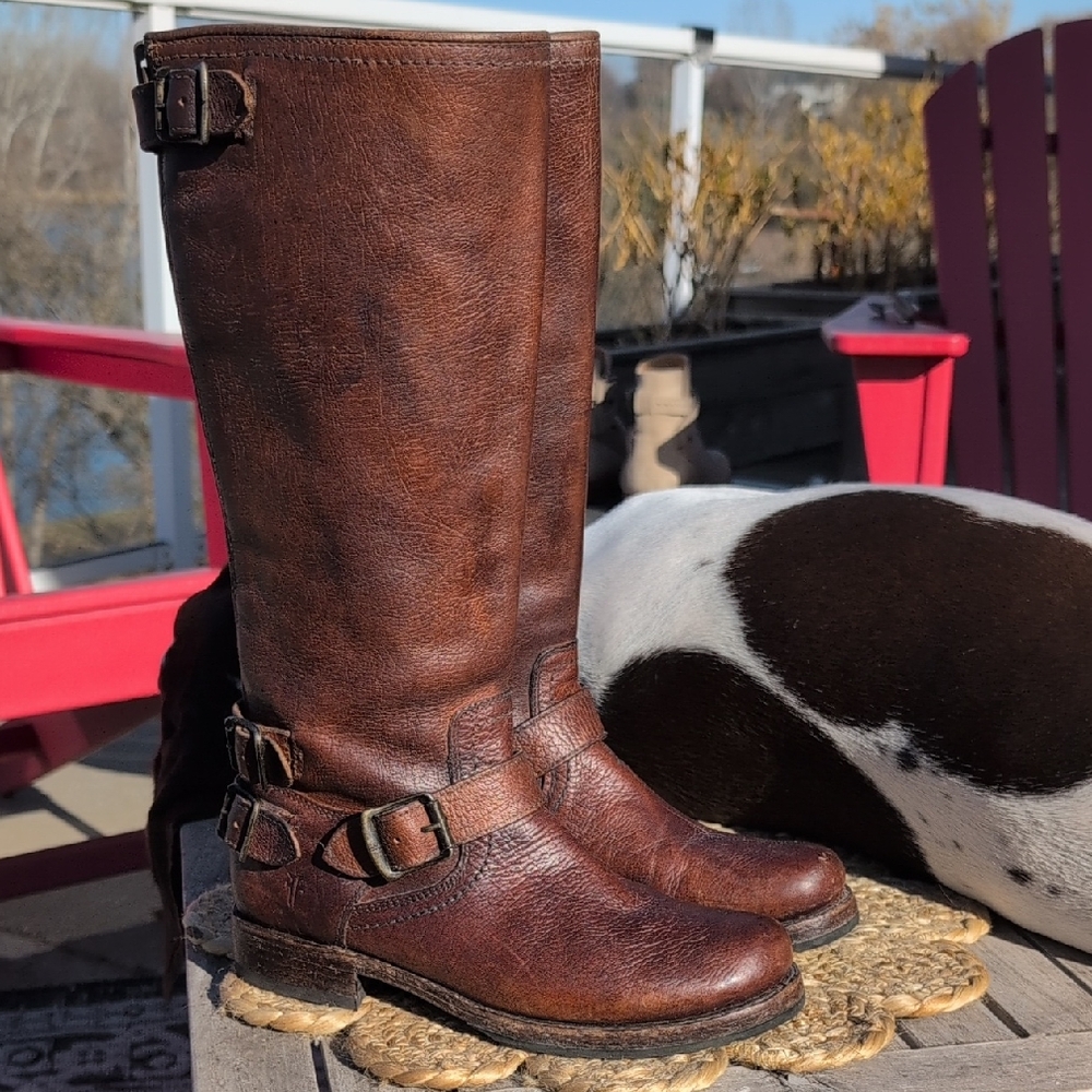 Frye Veronica Back Zip Boots 6.5. Dark Brown Stone Antique
